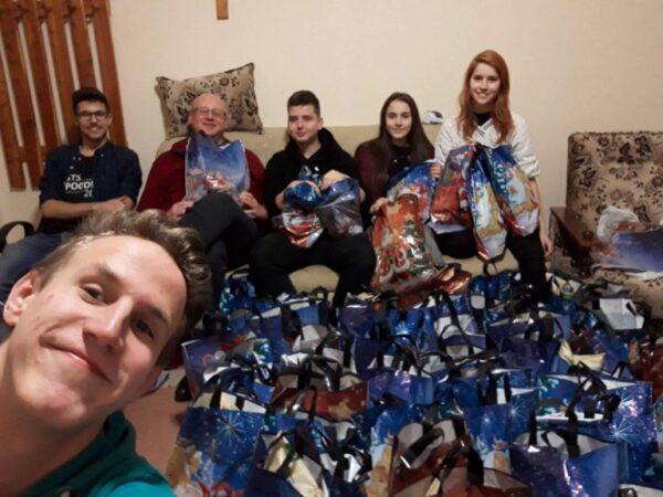 Śwąteczne paczki dla dzieci z Klubu Dziecięcego TRAMPOLINA